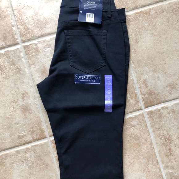 NWT Bandolino Navy Slim Capri - Picture 2 of 2